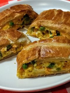 Cheddar sajtos - zöldséges rétes recept fotója