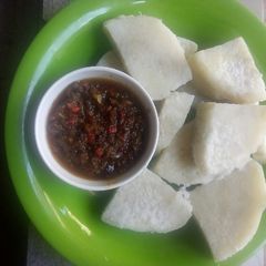 White yam with minced meat sauce A picture of White yam with minced meat sauce.