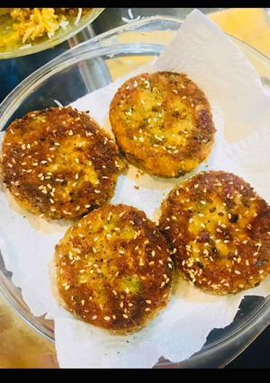 A picture of Chicken and potato cutlets 🍗🥔.