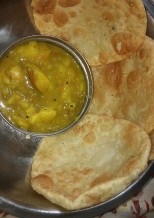 লুচি আলুর তরকারি (luchi aloor tarkari recipe in Bengali) রেসিপির প্রধান ছবি