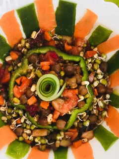 હેલ્ધી સલાડ(Healthy salad recipe in Gujarati) રેસીપી મુખ્ય ફોટો