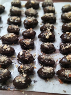 A picture of Dates-Badam Chocolate.
