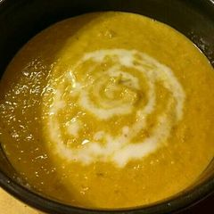 A picture of Creamy Curried Roasted Cauliflower Leek Soup.
