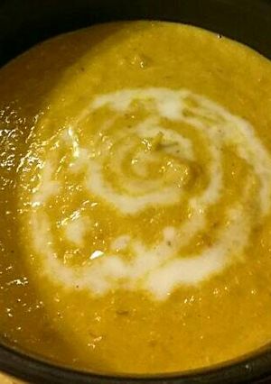 A picture of Creamy Curried Roasted Cauliflower Leek Soup.