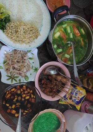 Foto resep Soto ayam semarang beserta sate khas soto semarang
