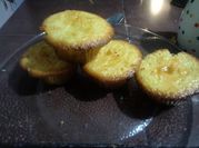 Una foto de cupcakes de naranja fáciles