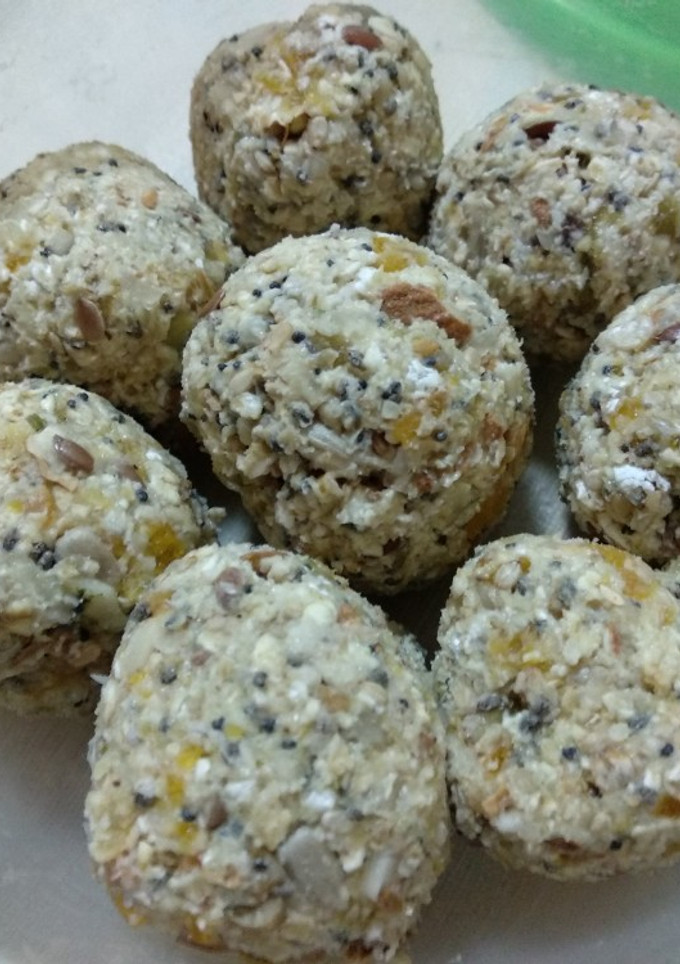 Una foto de Bolitas de albaricoque y almendras
