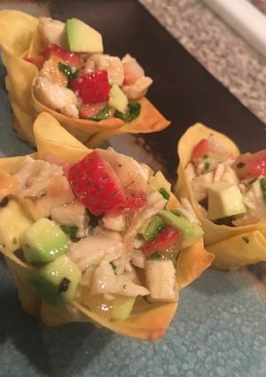 A picture of Chicken Strawberry Avocado Wonton Cups.
