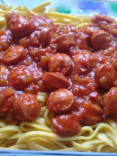 Una foto de Tallarines con salsa de pancho👌