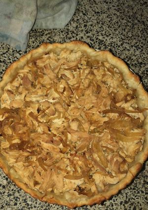 Una foto de Tarta de pollo y cebolla caramelizada