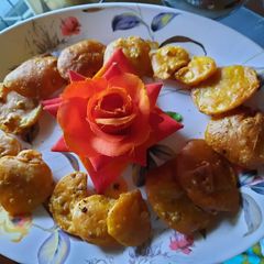 A picture of Aloo pakoray.