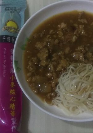 【愛在家裡麵x好勁道】咖哩豬燴麵 的食譜成品照片