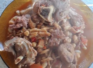 Una foto de Cazuela de mondongo con patitas de cerdo