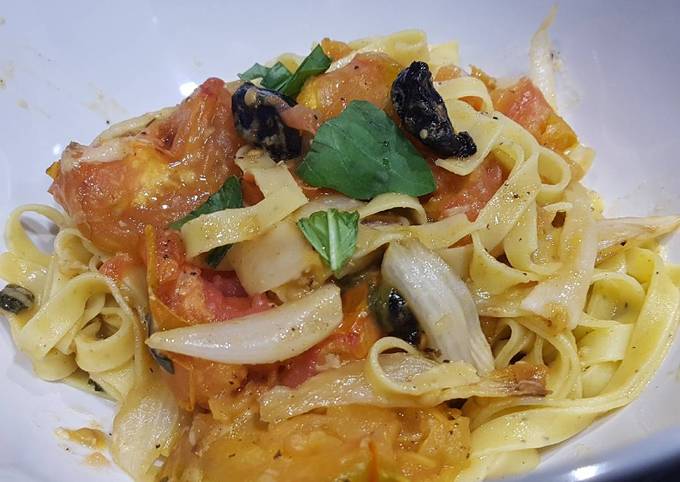 Pasta with oven-roasted tomato and onions, basil, black garlic and balsamic vinagre recipe main photo