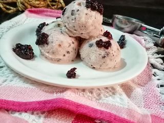 Blackcurrant Frozen Yoghurt Ice cream