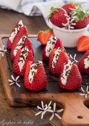 Una foto de Fresones rellenos de crema de queso