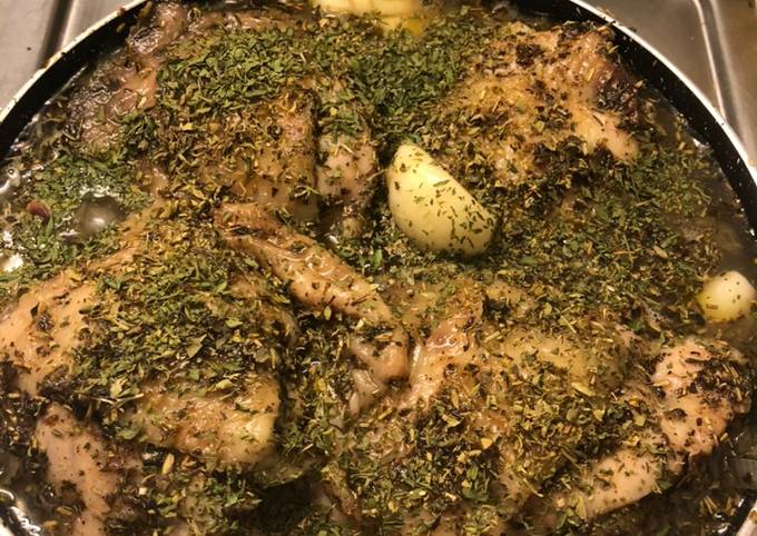 Bagaimana Menyiapkan Ayam dengan 20 bawang putih yang Lezat Sekali