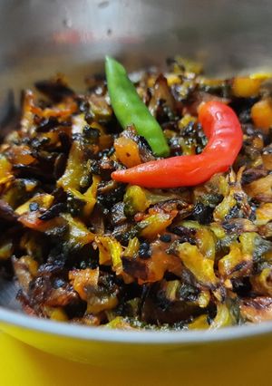পেঁয়াজ- টমেটো দিয়ে উচ্ছে ভাজা(peyaj tomato diye ucche bhaaja recipe in Bengali) রেসিপির প্রধান ছবি