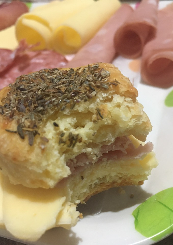 Una foto de Scones de queso y hierbas