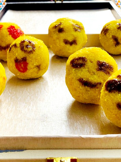 सूजी के लड्डू (Suji ke ladoo recipe in Hindi) रेसिपी मुख्य फोटो