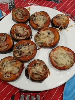 Una foto de Mini pizzas con base de berenjena