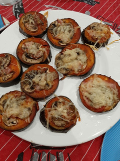 Una foto de Mini pizzas con base de berenjena
