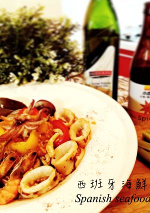 西班牙海鮮飯(匈牙利紅椒粉版)佐八角啤酒 的食譜成品照片