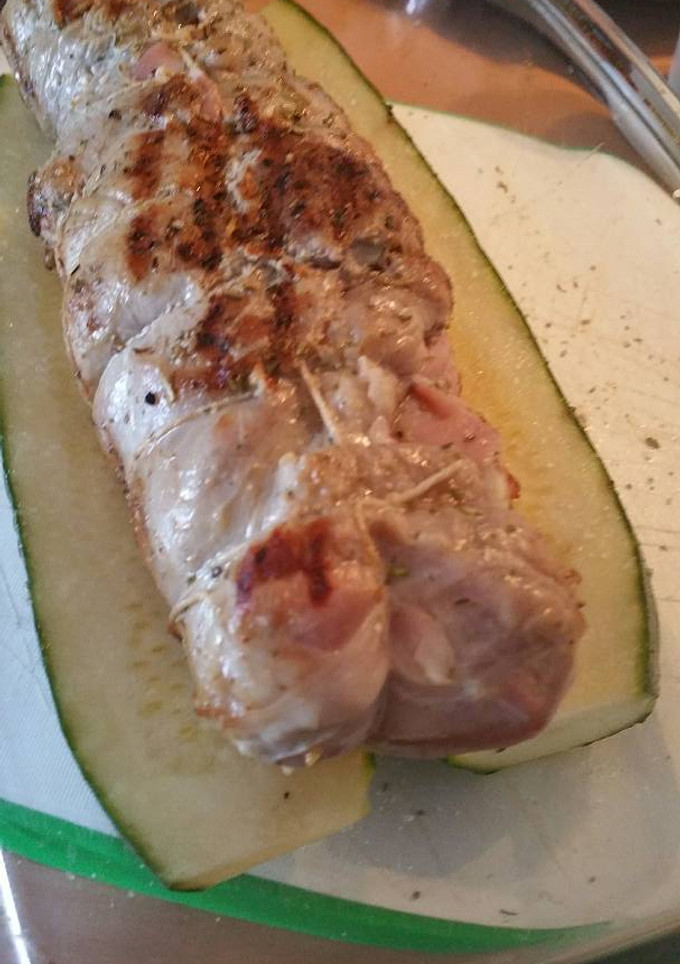 Una foto de Solomillo de cerdo al horno con jamón y queso