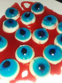 Una foto de Ojos ensangrentados (postre Halloween)