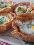 Cestitas de pisto con jamón y huevo