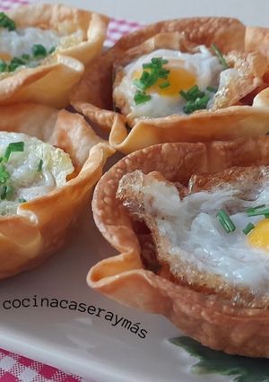 Una foto de Cestitas de pisto con jamón y huevo