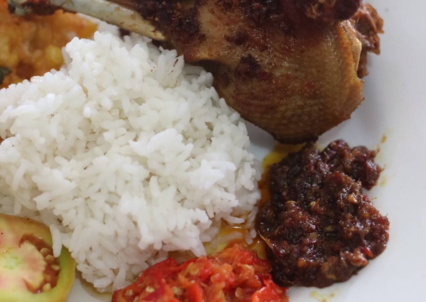 Bebek Bumbu Hitam khas Madura