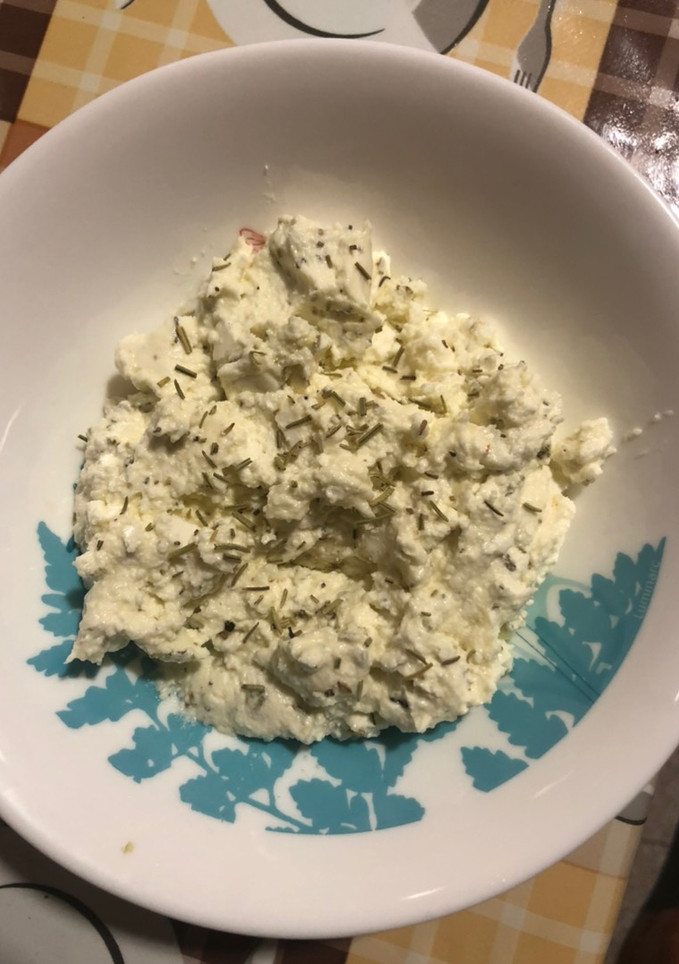 Una foto de 341. Dip de queso feta y limón (salsa)