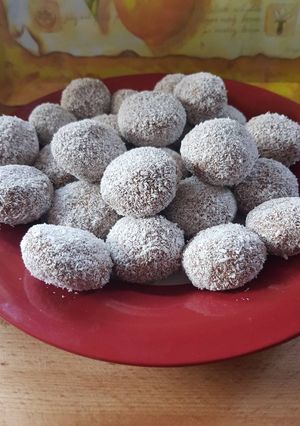 Csokis-tejszínes gesztenyegolyó recept fotója