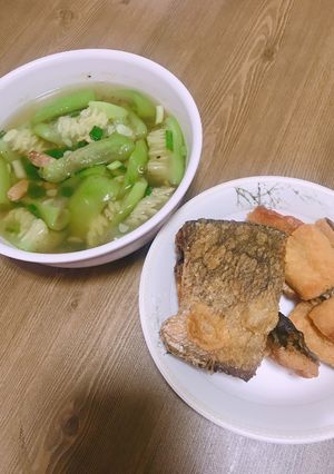 Hình của món Canh mướp + khô chiên bữa cơm ngày mưa ⛈⛈.