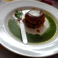 A picture of Aloo tikki chat.