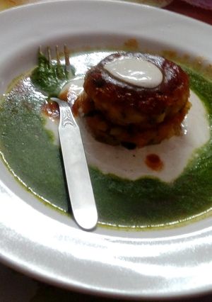 A picture of Aloo tikki chat.