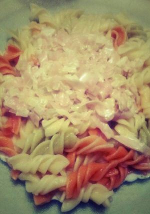 Una foto de Fideos tricolor con crema