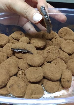 A picture of Unique Condensed Chocolate Truffles.