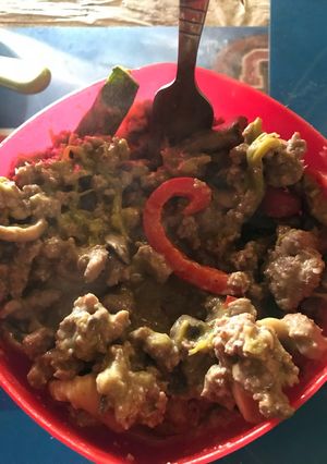 Una foto de Carne a la crema con espárragos
