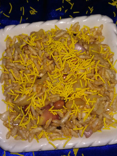 બોમ્બે ભેળ (Bombay Bhel Recipe In Gujarati) રેસીપી મુખ્ય ફોટો