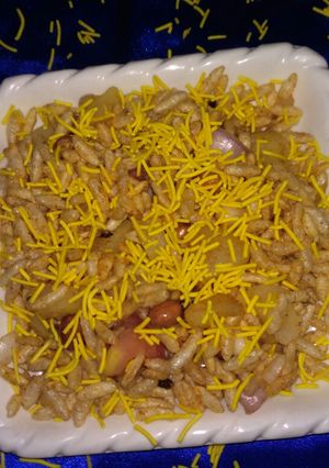 બોમ્બે ભેળ (Bombay Bhel Recipe In Gujarati) રેસીપી મુખ્ય ફોટો