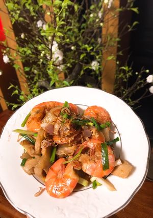 Hình của món Tôm rang ba chỉ.