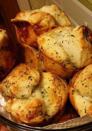 A picture of Mozzarella Garlic Biscuits.