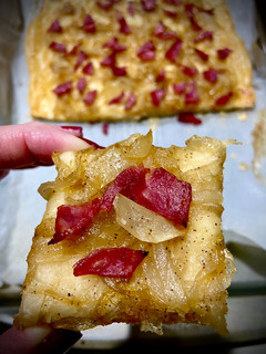 Foto principal de Coca de cebolla con bacon!