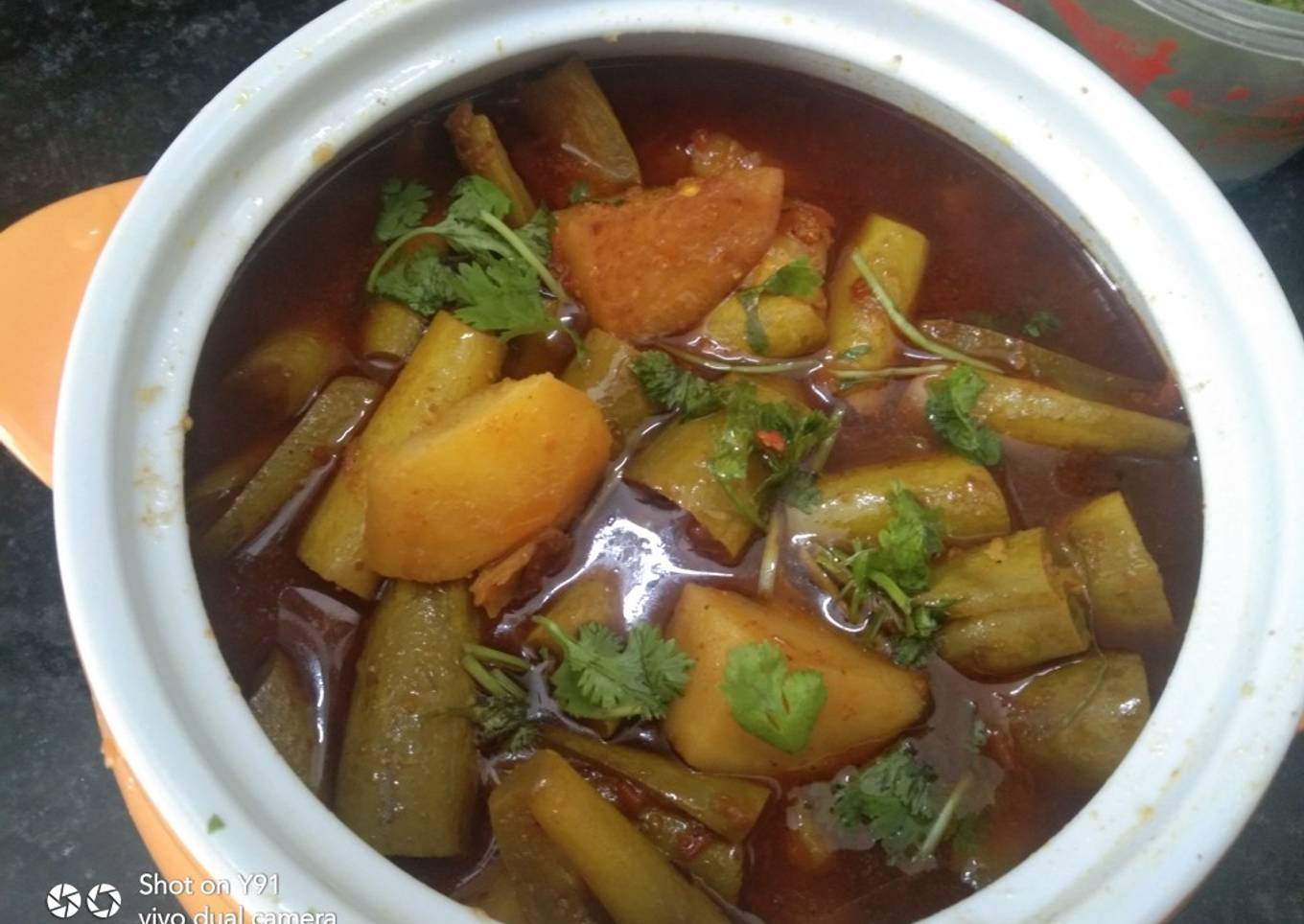 Bengali Style Aloo Potol Curry / Potato Parwal Curry In Cooker