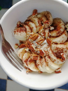 Una foto de Plátanos con yogurt y cocoa