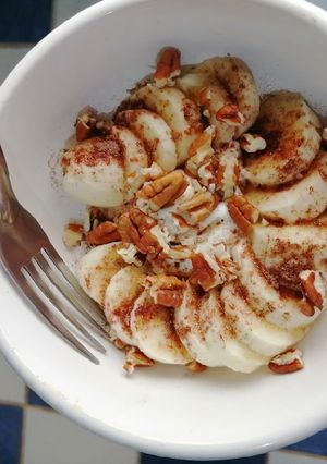 Una foto de Plátanos con yogurt y cocoa