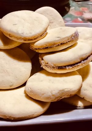 Una foto de Galletitas de maicena con y sin dulce de leche y coco