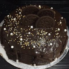 A picture of Chocolate Oreo cake.